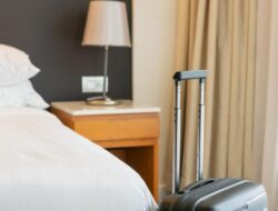 Apa itu Staycation? Kenali Liburan di Tengah Kota dengan Santai